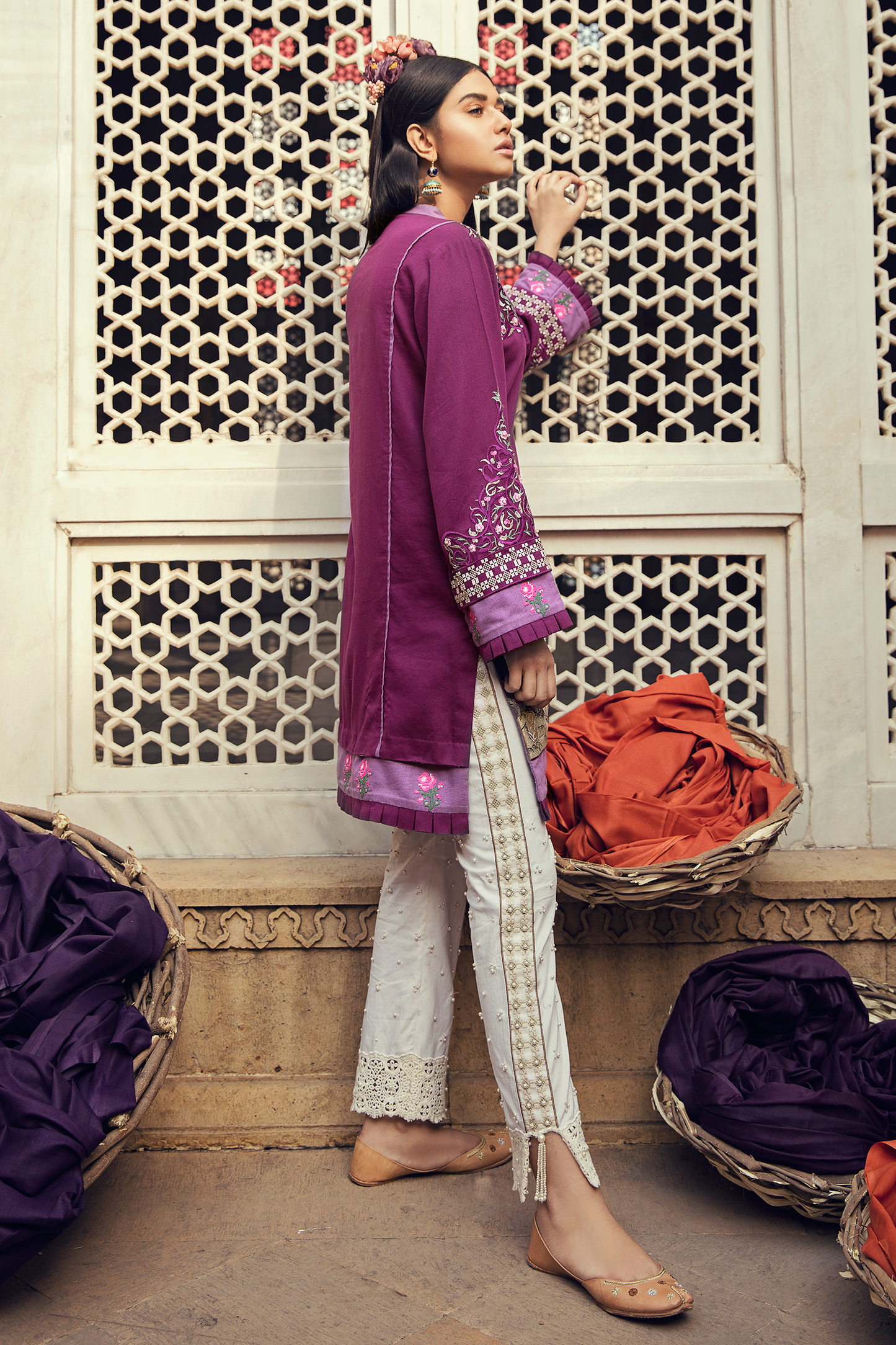 ROSHAN ARA (EV-1711107) - ELAN Staging