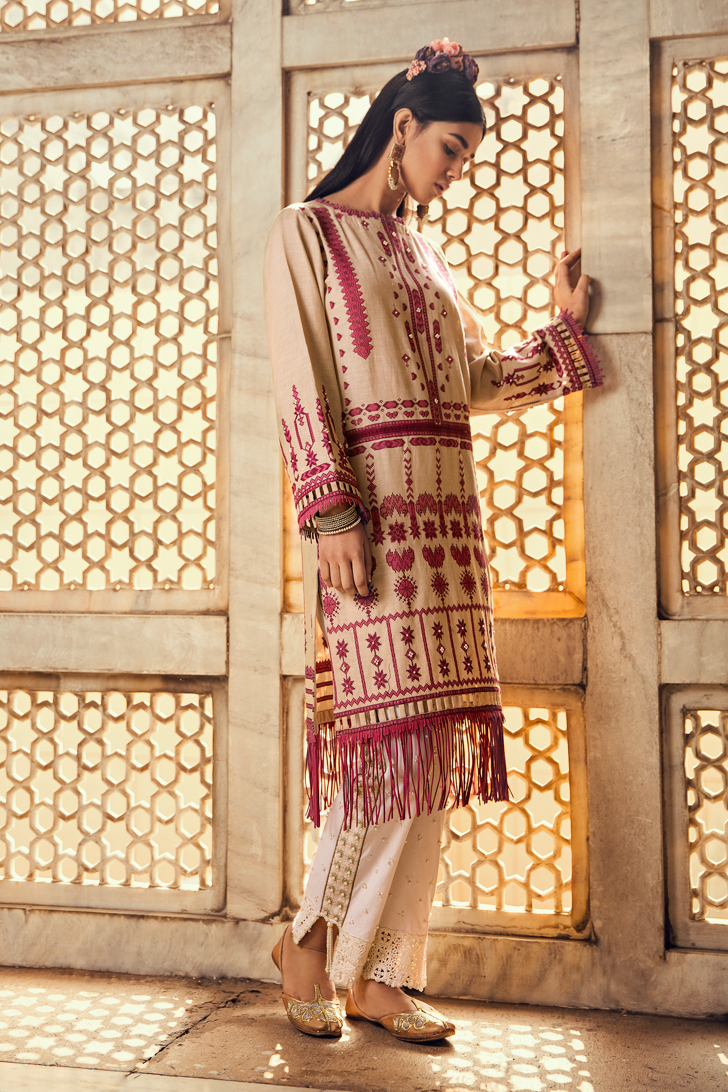 ALBAYROONI PINK (EV-1711105) - ELAN Staging
