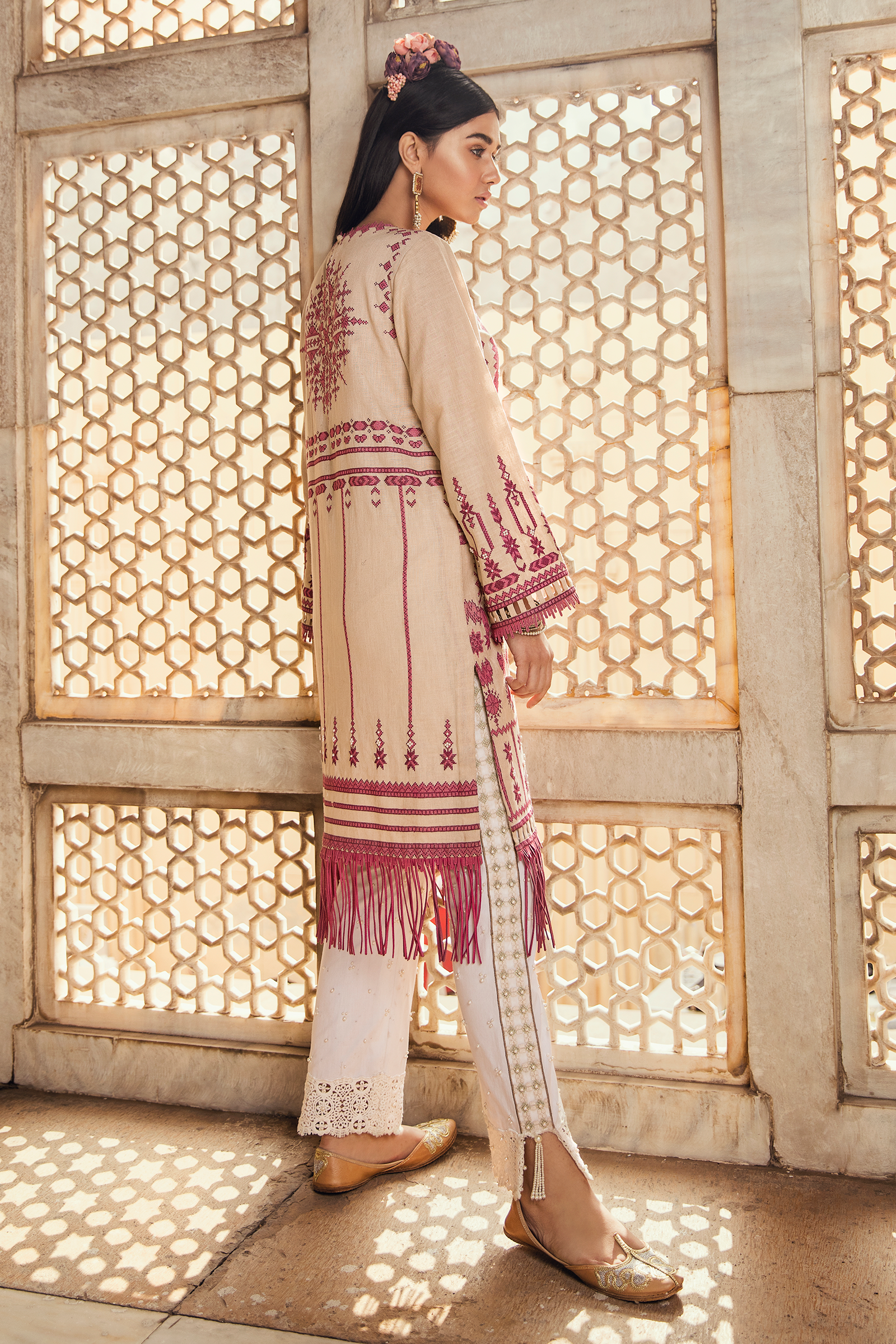 ALBAYROONI PINK (EV-1711105) - ELAN Staging