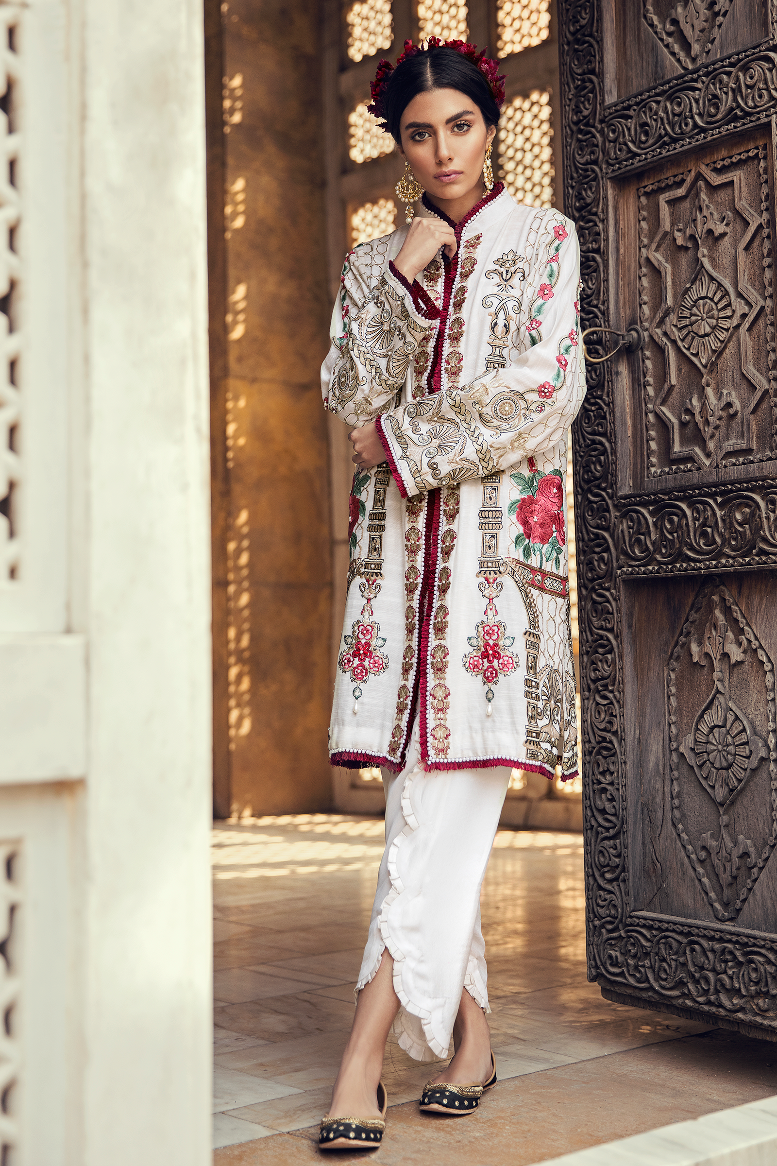SOORAJ MUKHI WHITE (EV-1711106) - ELAN Staging