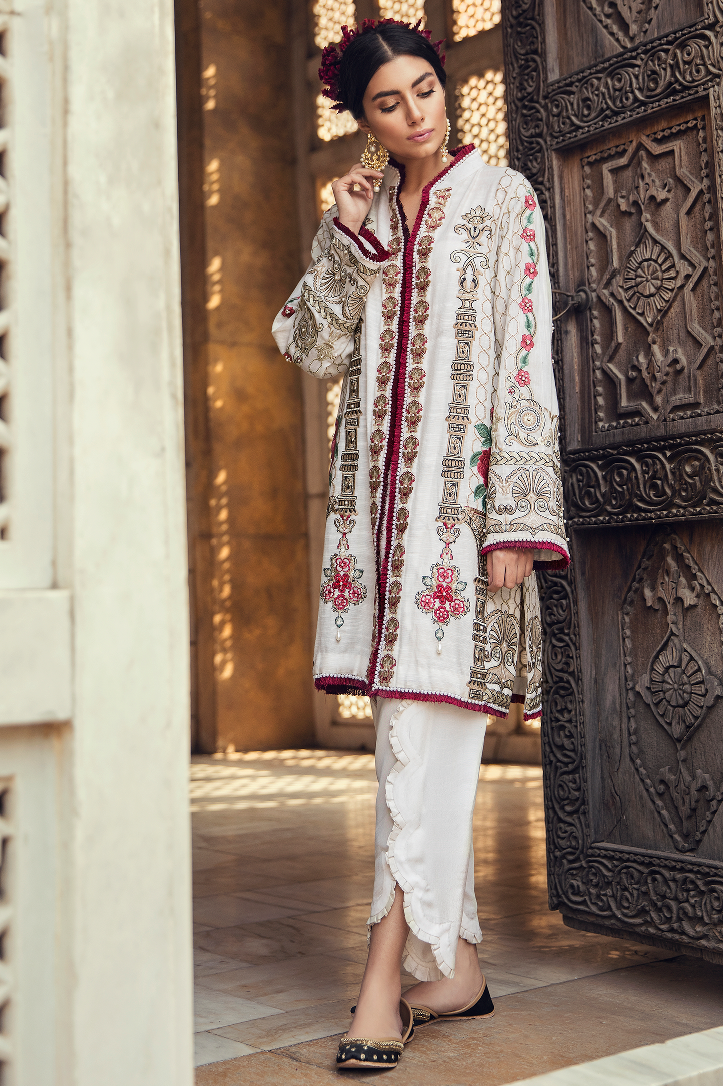 SOORAJ MUKHI WHITE (EV-1711106) - ELAN Staging
