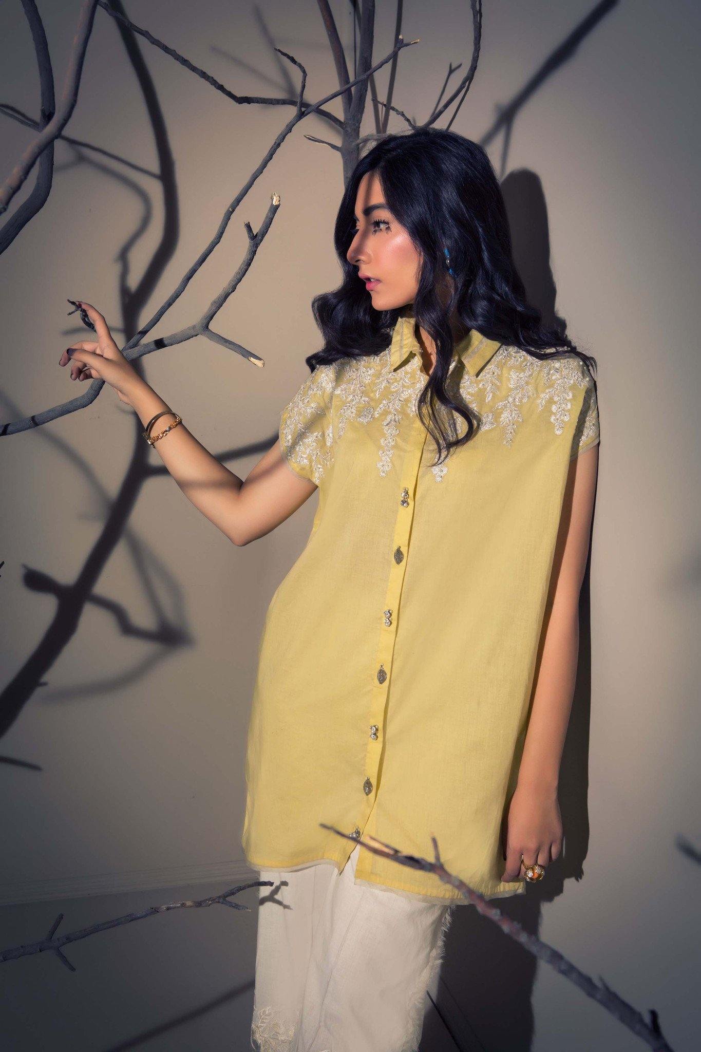 LEMON YELLOW EV-09-16-06 - ELAN Staging