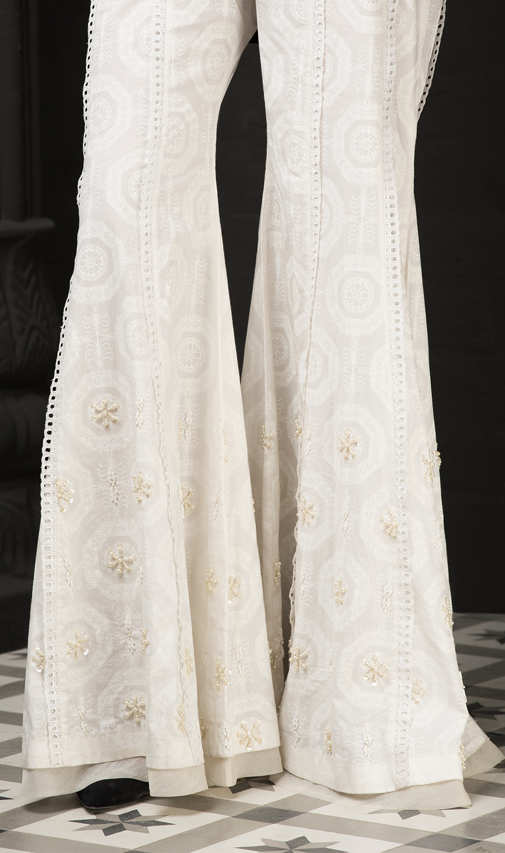 VICTORIAN CREAM (EV-1709075) - ELAN Staging